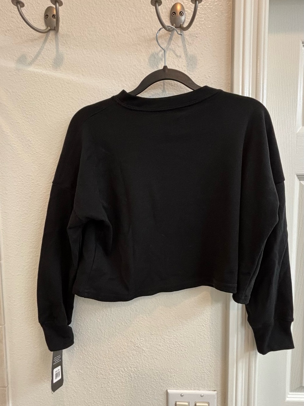 BNWT NFL Raiders Black Cropped Crewneck Sweatshirt - Picture 2 of 5